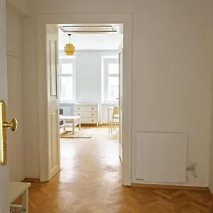 https://living-apartments-barnabitengasse.vienna-besthotels.com
